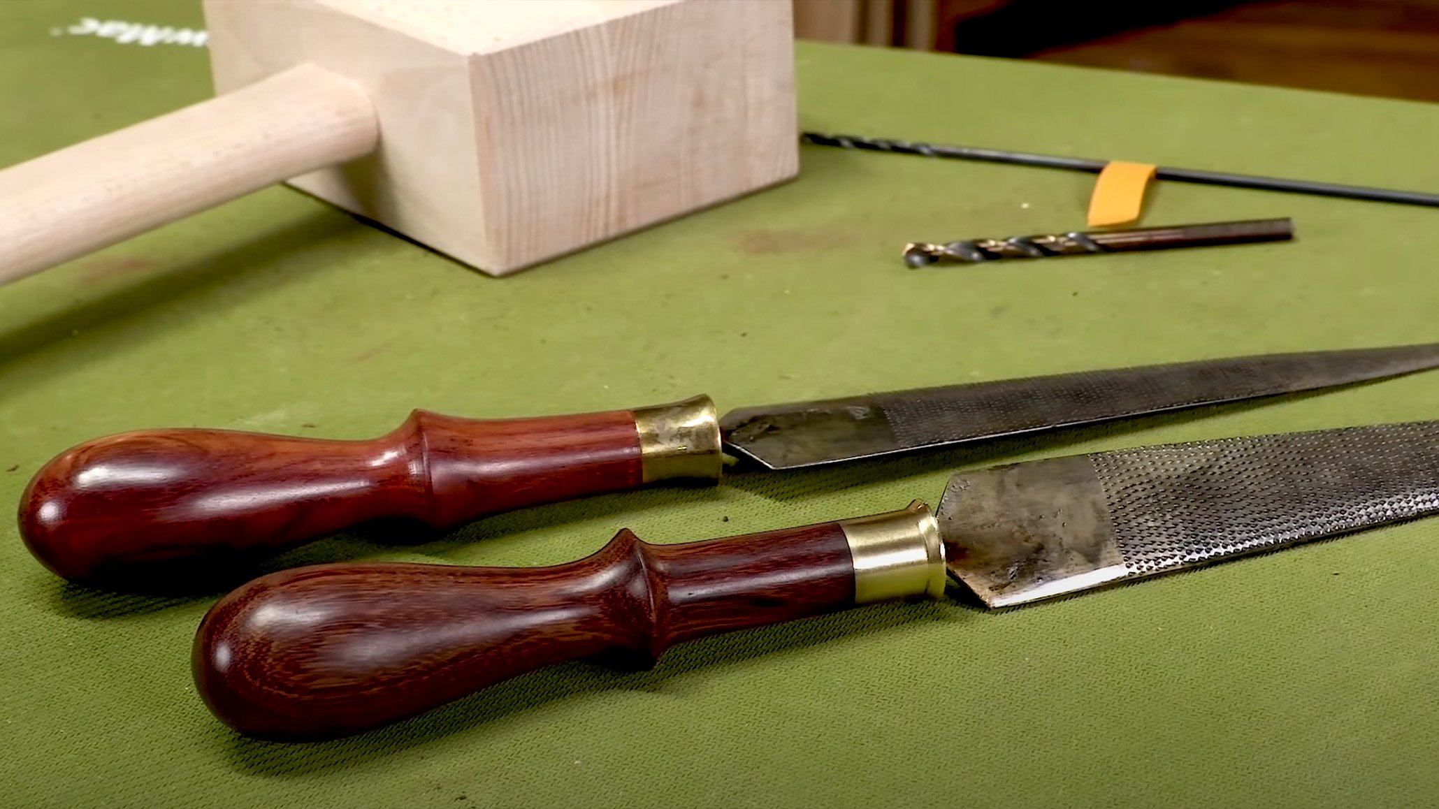 Cómo instalar un mango en una lima de carpintería
