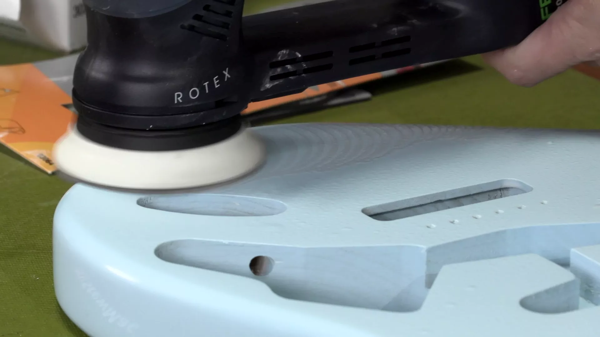 Acabado con papel de lija de grano 1,200