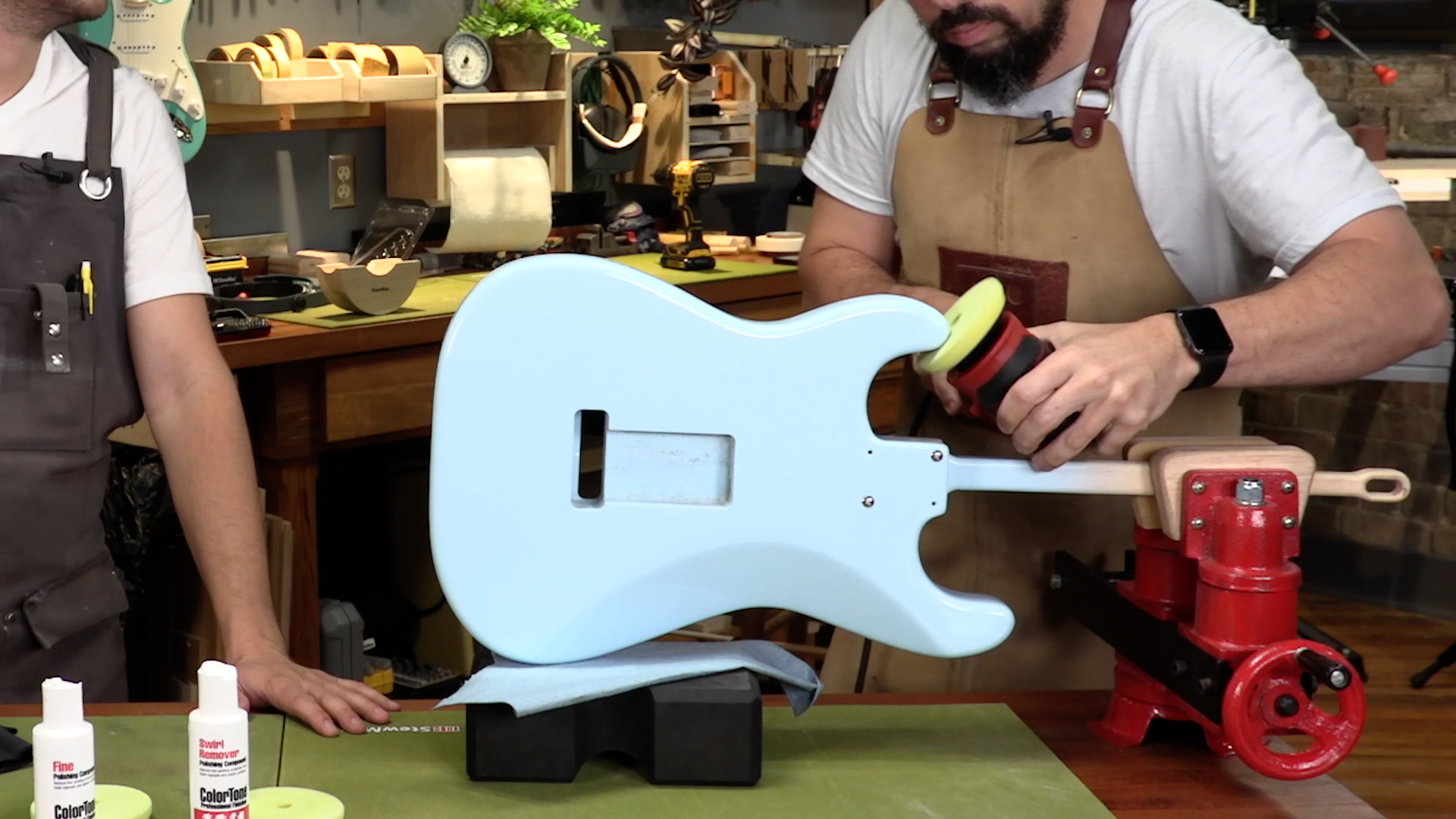 Guitarra pulidora y pulidora cuerpo