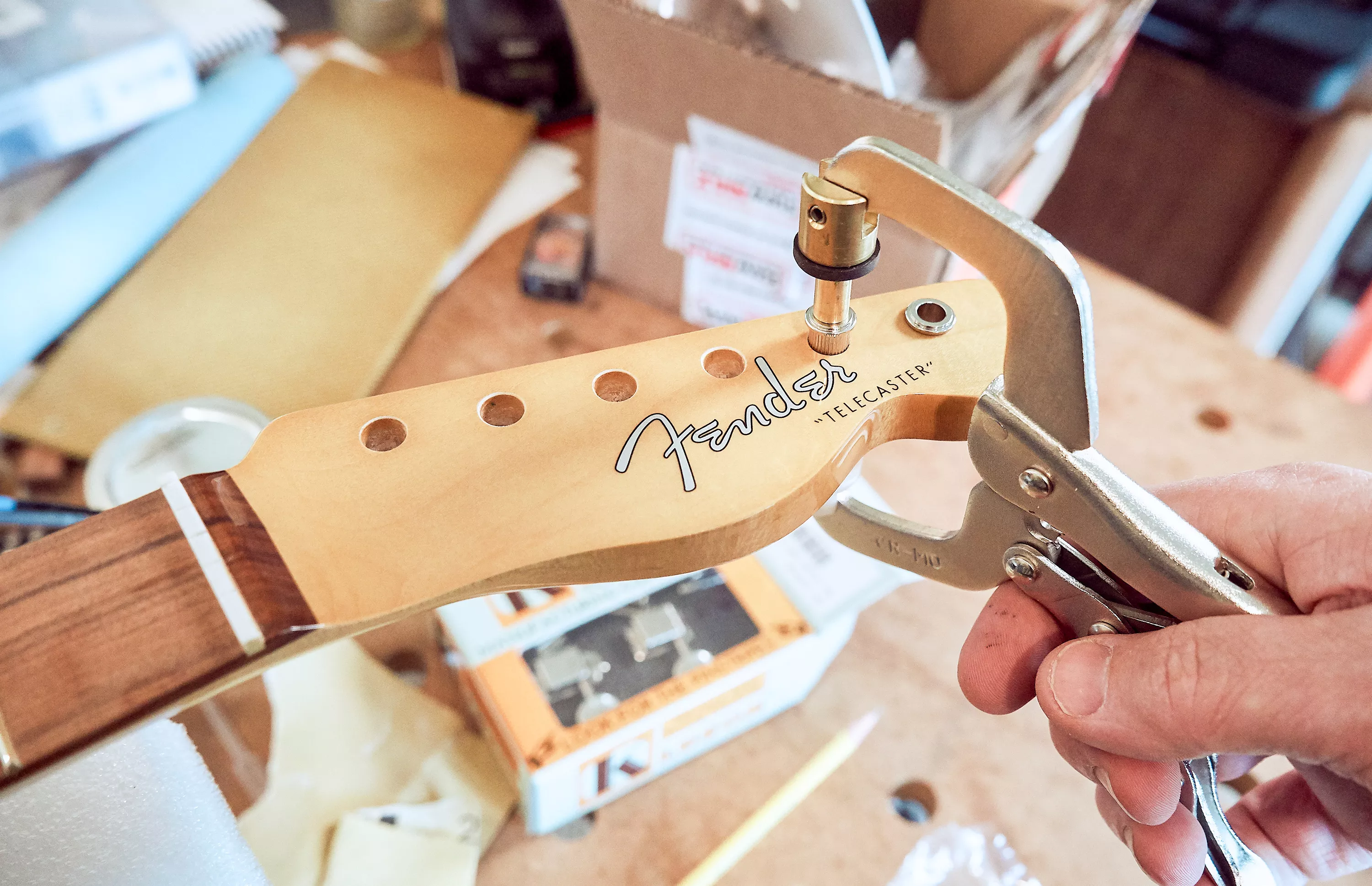 Uso de la prensa de casquillos del sintonizador