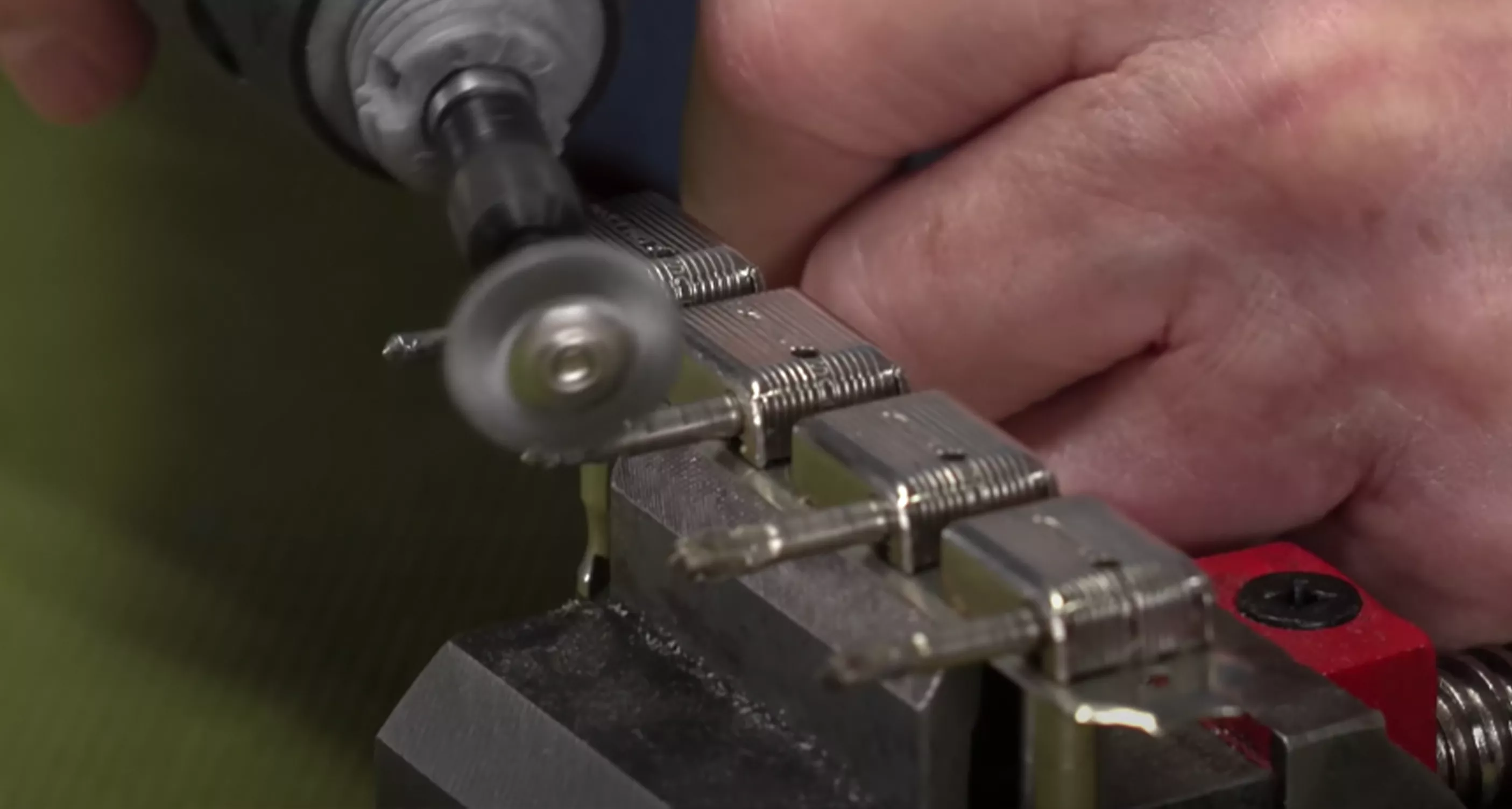 07-Dremel&amp;Cepillo de alambre.png