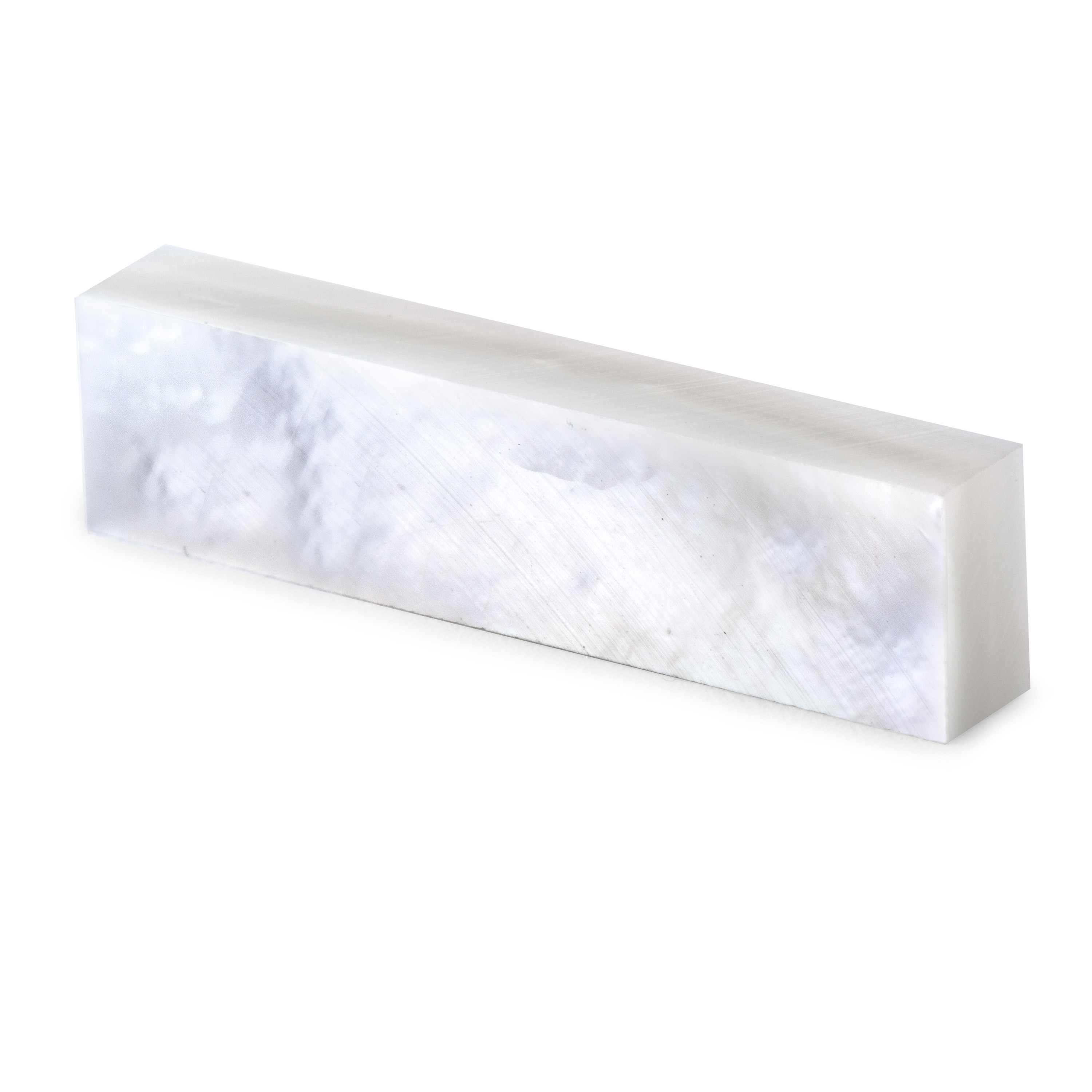 Nuez de madreperla en blanco