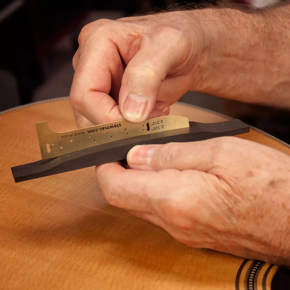 Plantilla de puente de guitarra acústica Plantilla de puente de guitarra acústica