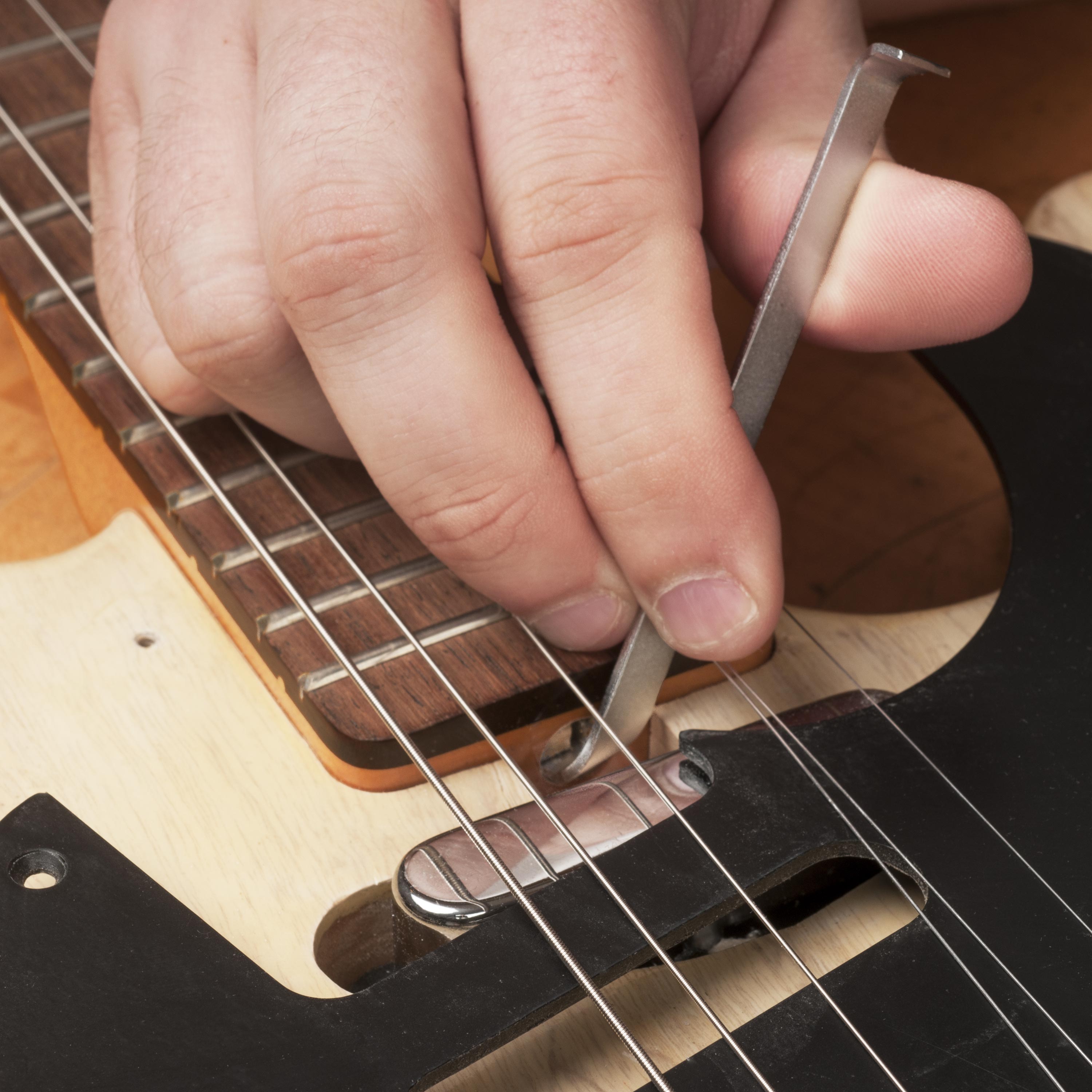 Ajuste de la varilla de alma en una guitarra de Telecaster.