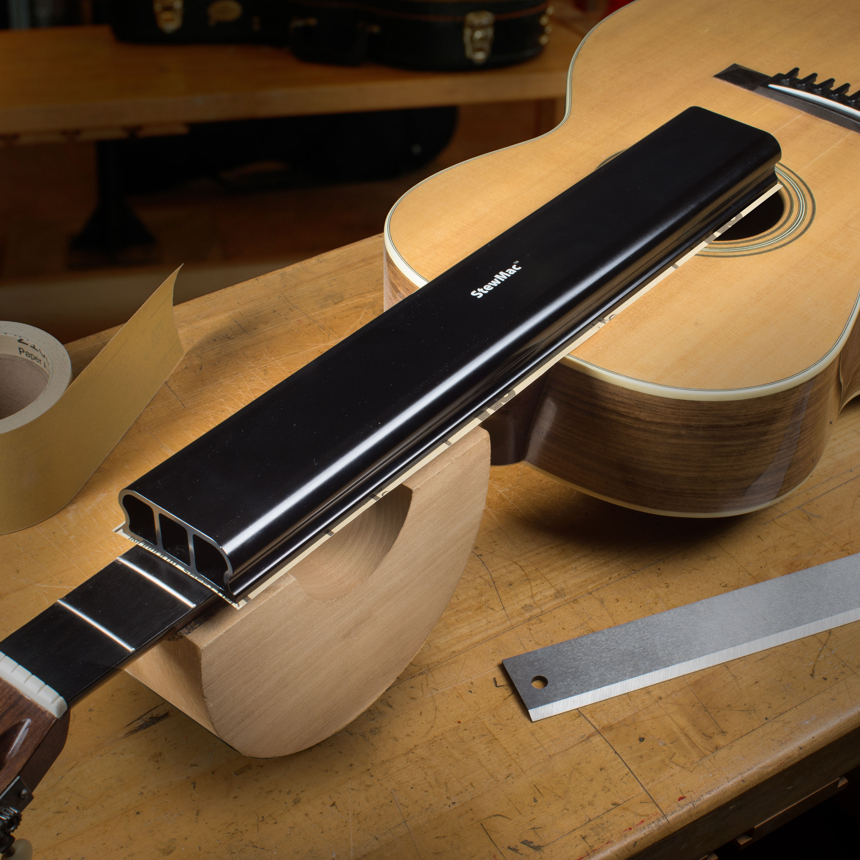 Taco de lijado con radio de aluminio, 18" de largo