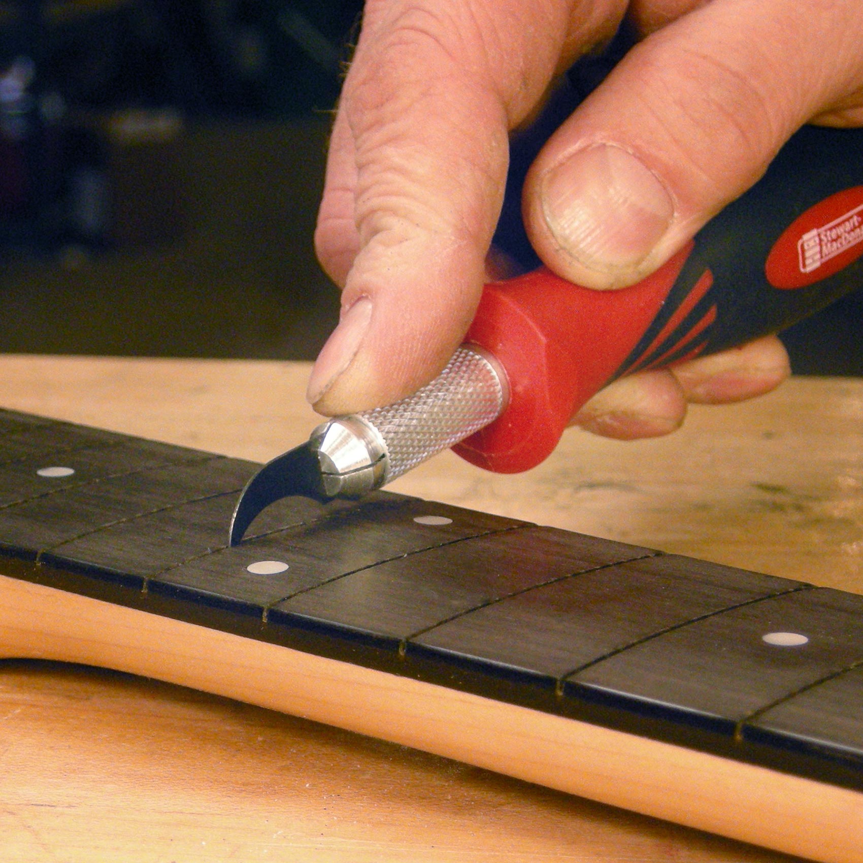 Herramientas para limpiar las ranuras de los trastes Herramientas para limpiar las ranuras de los trastes