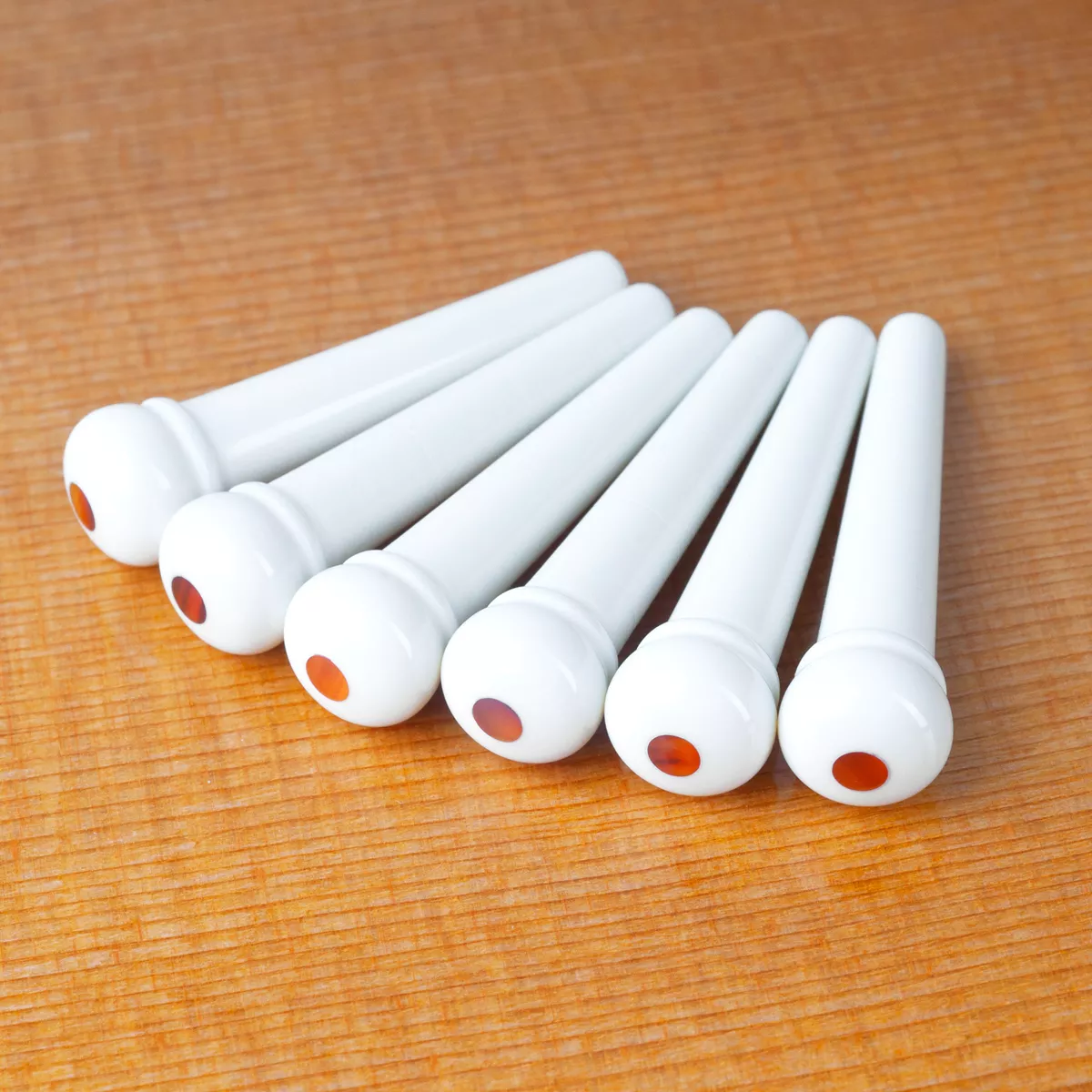 Pines de puente blanco ondulado con incrustación Tortoise rojo Pines de puente blanco ondulado con incrustación Tortoise rojo