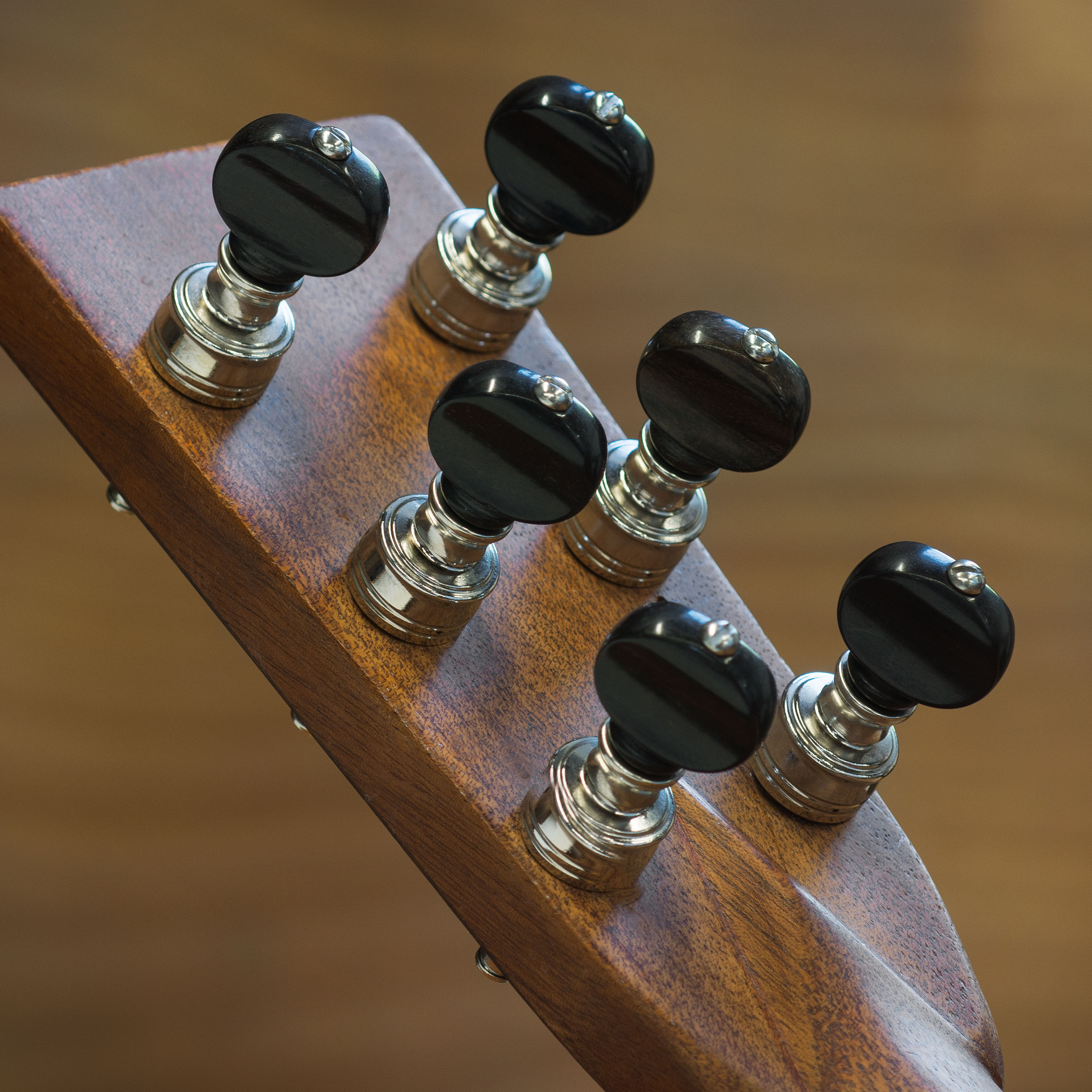 Patillas de ajuste de alta relación Rickard Cyclone para guitarra con perillas de ébano, juego de 6 Patillas de ajuste de alta relación Rickard Cyclone para guitarra con perillas de ébano, juego de 6