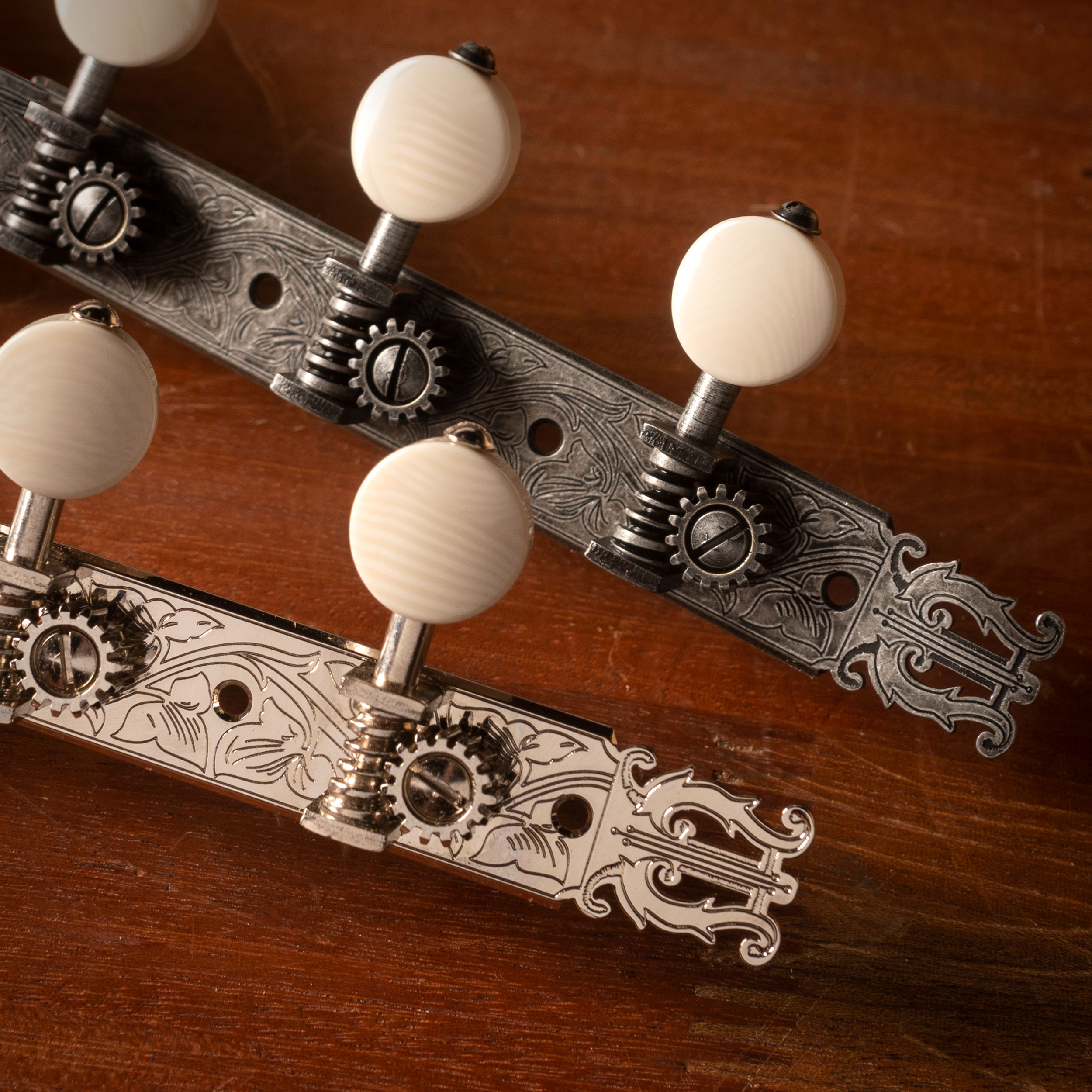 Restauración de clavijeros Golden Age 1919 con perillas de ivoroide para cabezas de estribo ranurada Restauración de clavijeros Golden Age 1919 con perillas de ivoroide para cabezas de estribo ranurada