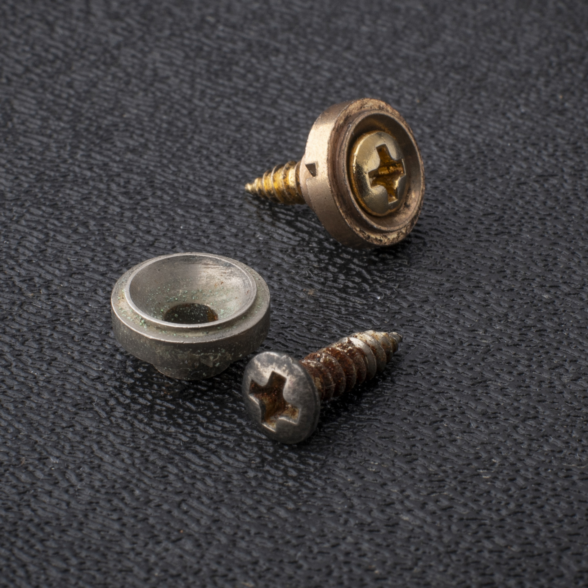 Guía de cuerdas envejecida GuitarSlinger con tratamiento criogénico para Stratocaster años 50s Guía de cuerdas envejecida GuitarSlinger con tratamiento criogénico para Stratocaster años 50s