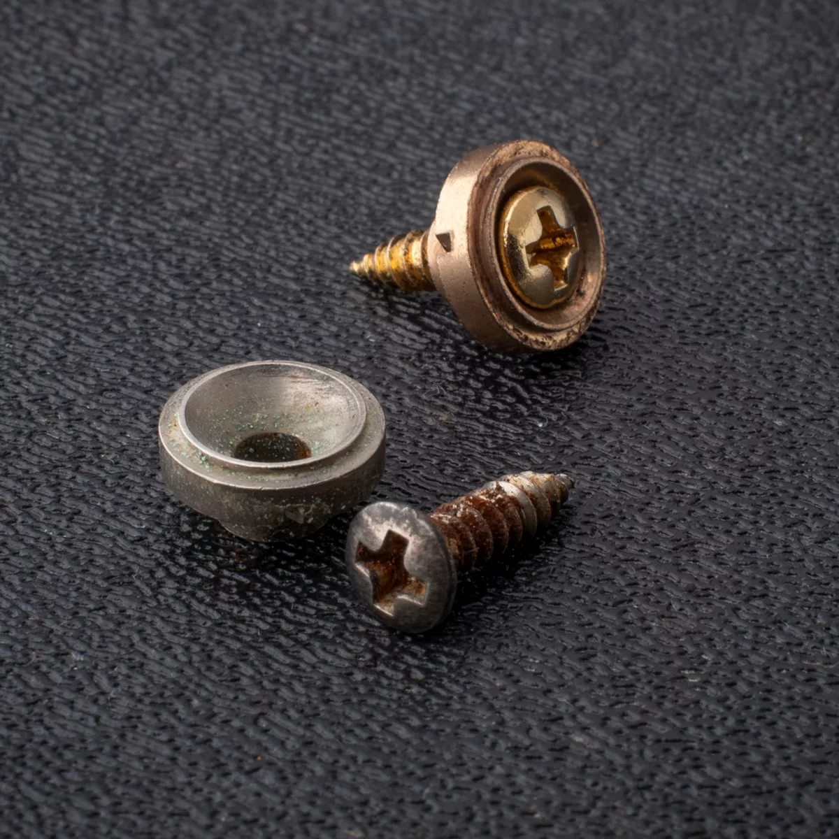 Guía de cuerdas envejecida GuitarSlinger con tratamiento criogénico para Stratocaster años 50s Guía de cuerdas envejecida GuitarSlinger con tratamiento criogénico para Stratocaster años 50s