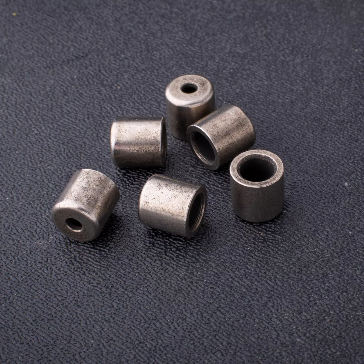 Ojales para cuerdas GuitarSlinger, envejecidos y con tratamiento criogénico, montaje al ras Ojales para cuerdas GuitarSlinger, envejecidos y con tratamiento criogénico, montaje al ras