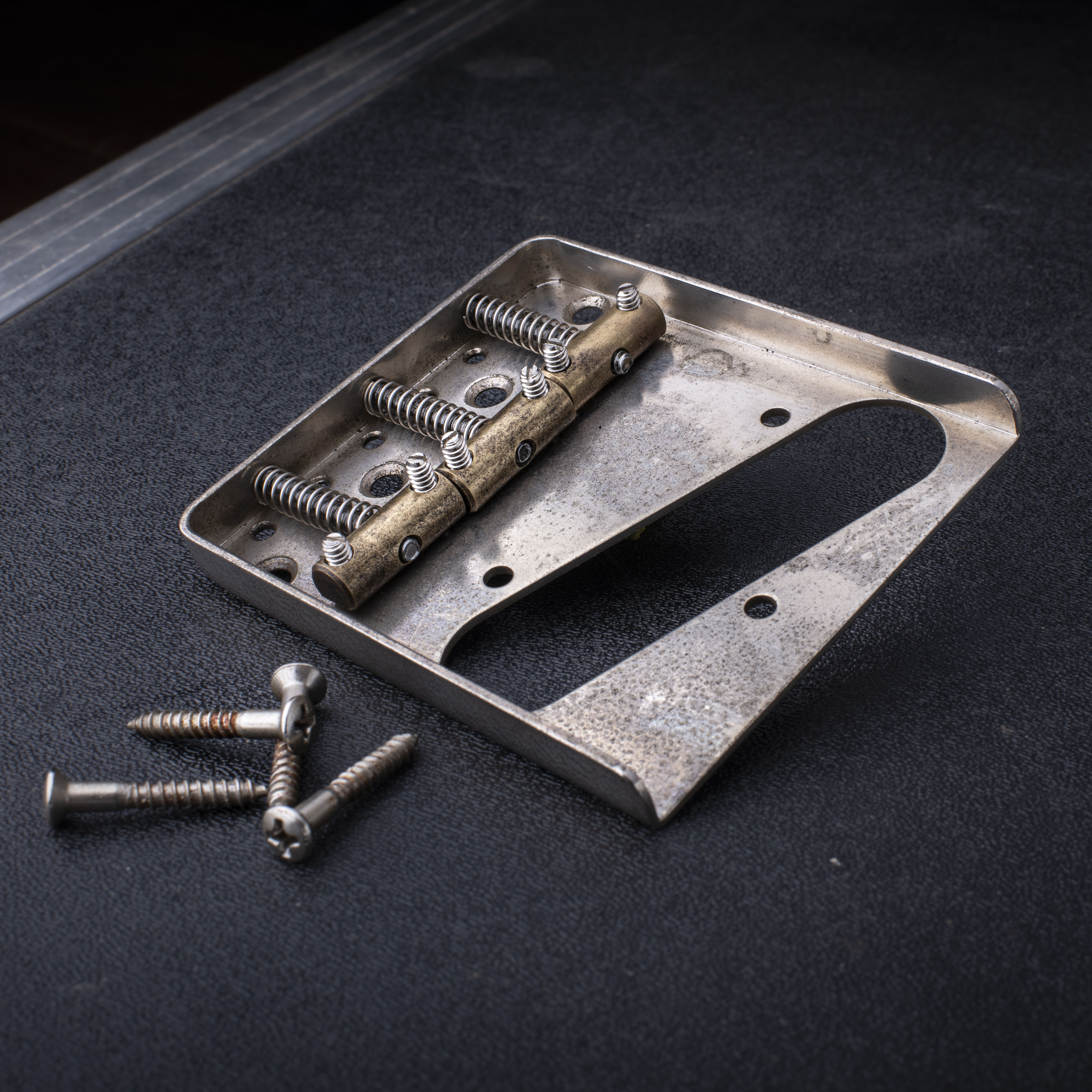 Puente envejecido GuitarSlinger con tratamiento criogénico para Telecaster Puente envejecido GuitarSlinger con tratamiento criogénico para Telecaster