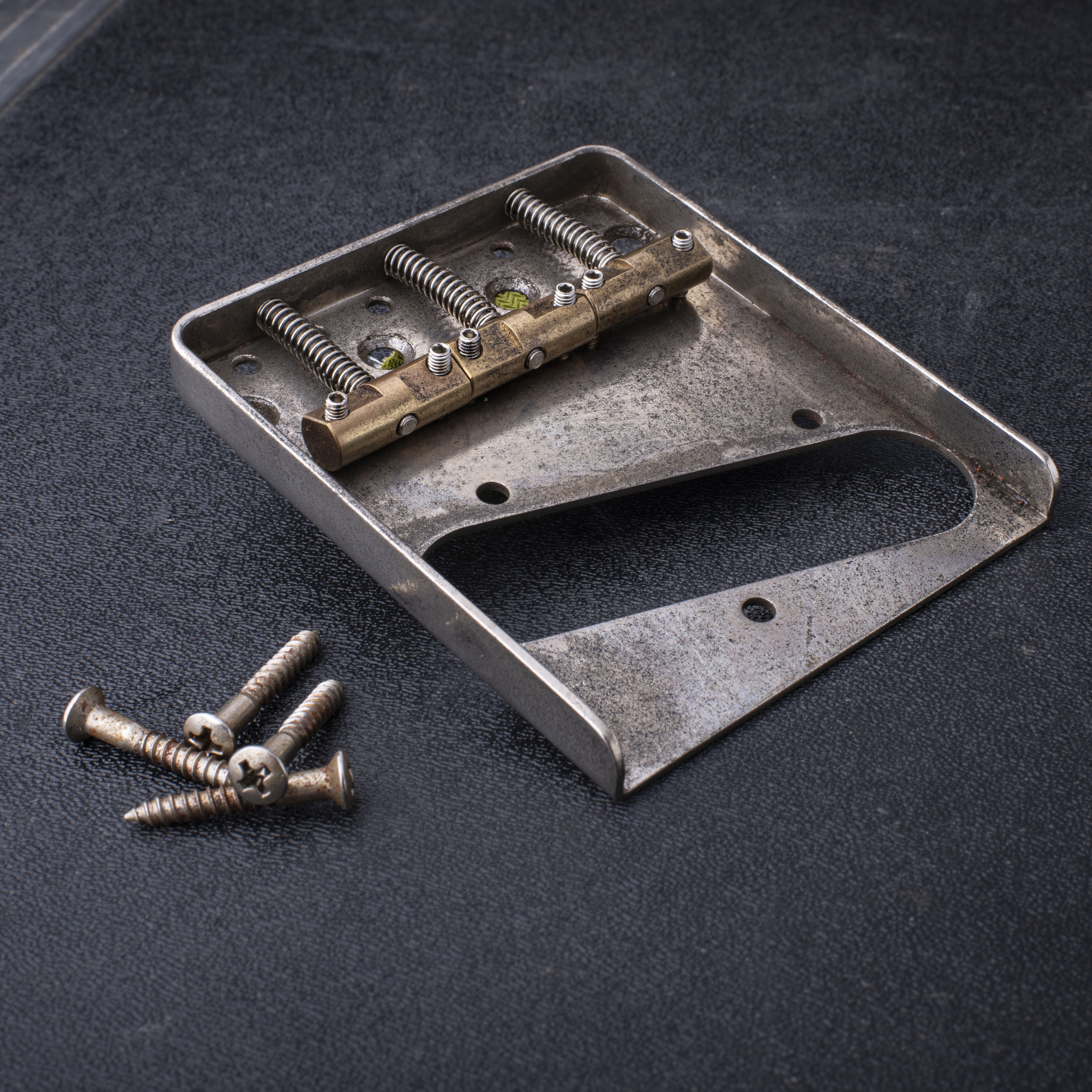 Puente compensado envejecido GuitarSlinger con tratamiento criogénico para Telecaster Puente compensado envejecido GuitarSlinger con tratamiento criogénico para Telecaster