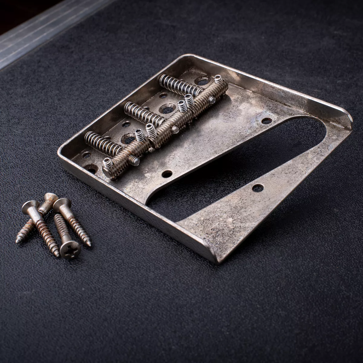 Puente GuitarSlinger para Tele, envejecido y con tratamiento criogénico, con silletas de varilla roscada Puente GuitarSlinger para Tele, envejecido y con tratamiento criogénico, con silletas de varilla roscada