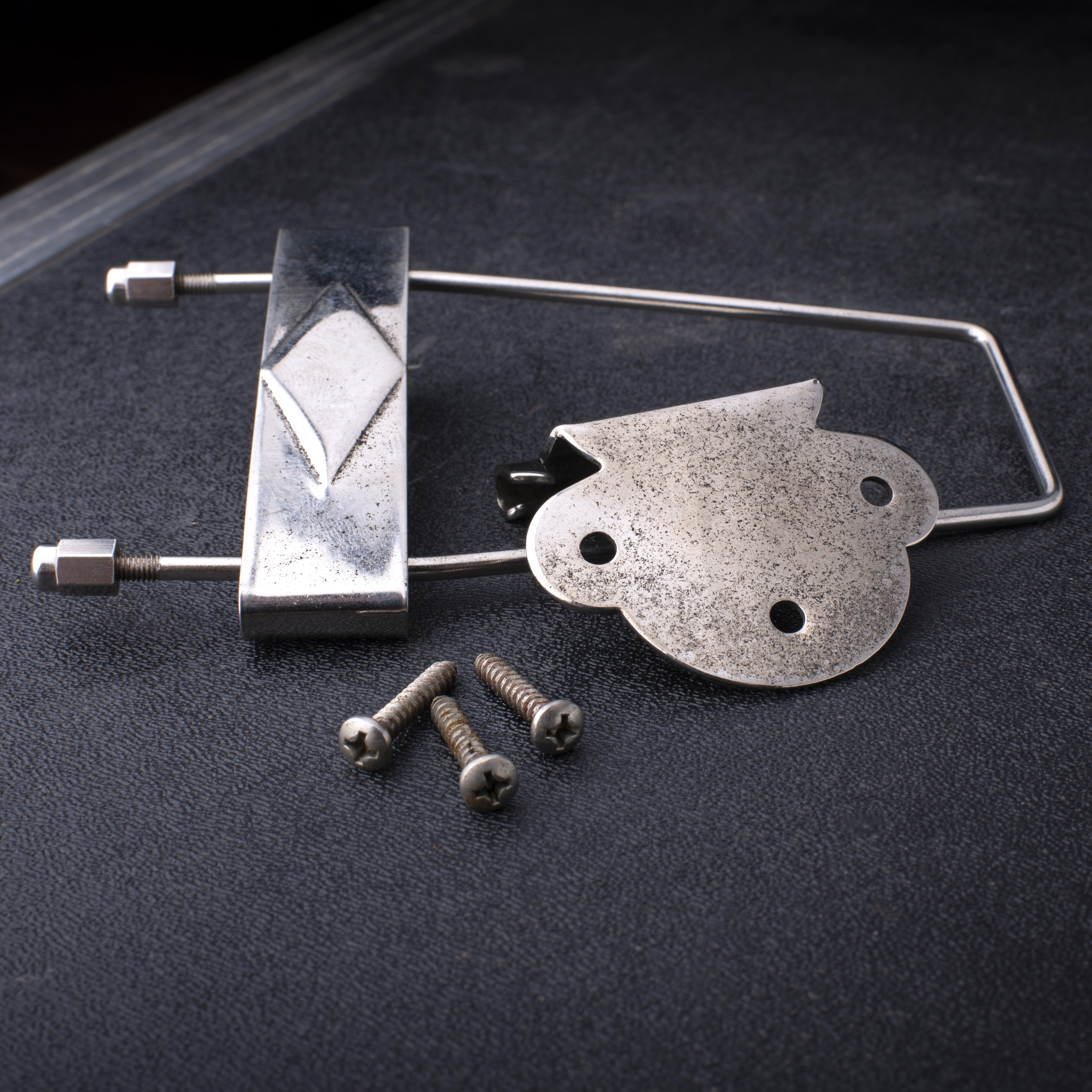 Cordal trapezoidal largo GuitarSlinger para guitarra archtop envejecido con tratamiento criogénico Cordal trapezoidal largo GuitarSlinger para guitarra archtop envejecido con tratamiento criogénico