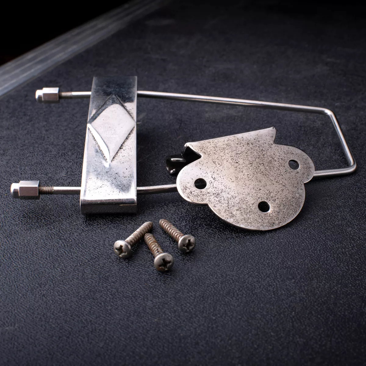 Cordal trapezoidal largo GuitarSlinger para guitarra archtop envejecido con tratamiento criogénico Cordal trapezoidal largo GuitarSlinger para guitarra archtop envejecido con tratamiento criogénico