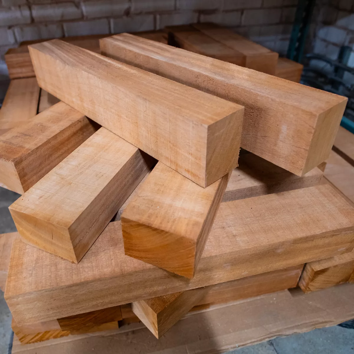 Billeta doble de caoba africana (antoteca Kaya) - 3" x 4-1/2" x 26" Billeta doble de caoba africana (antoteca Kaya) - 3" x 4-1/2" x 26"