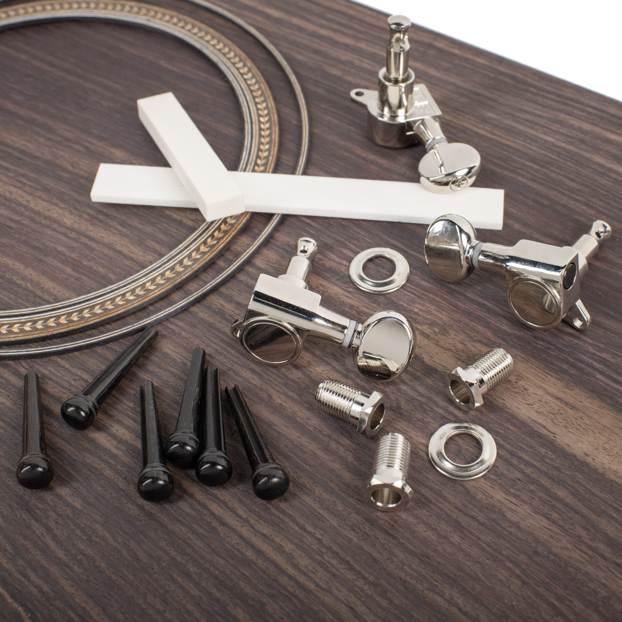 El kit de guitarra acústica StewMac con cuerda de acero no reparado