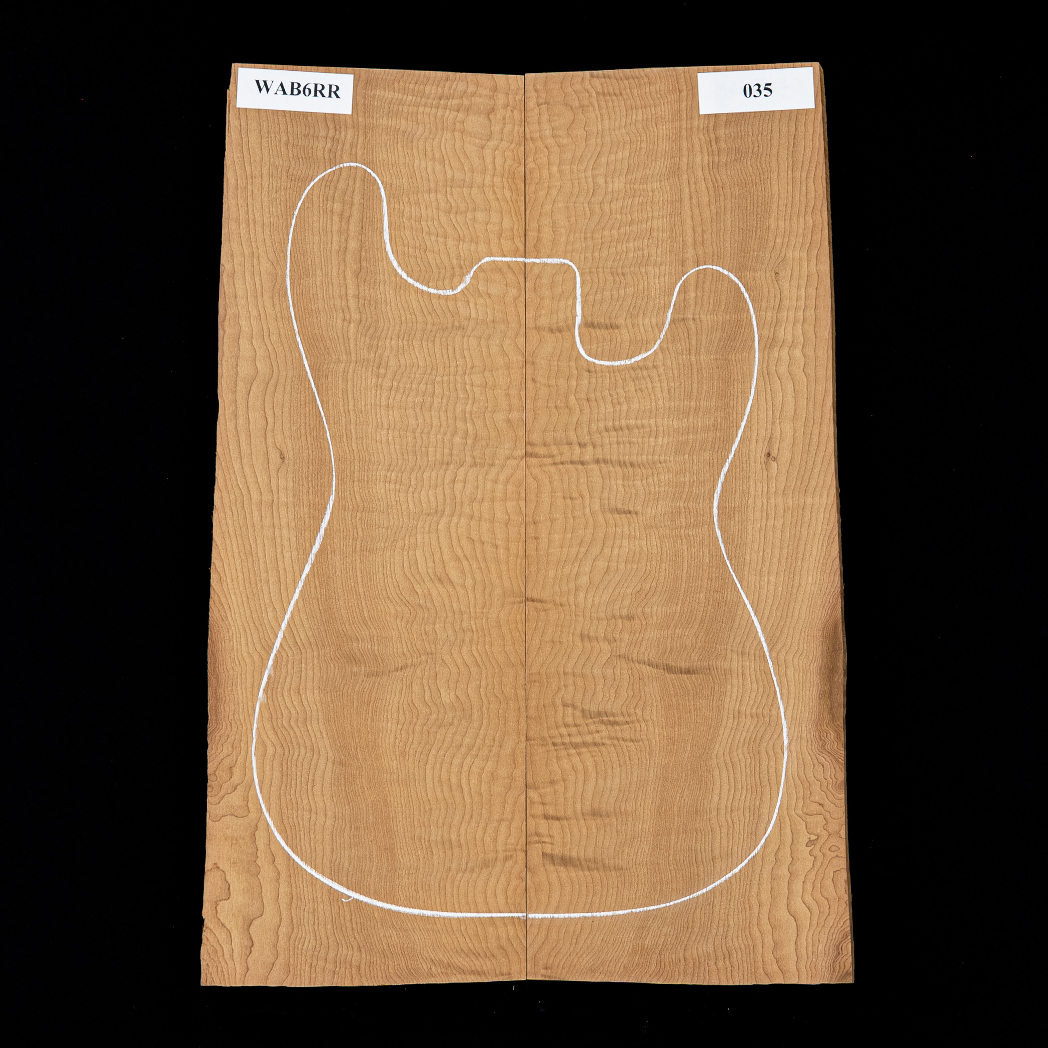 Tapa laminada de arce de hoja grande con flameado intenso, torrefactada – 035 Tapa laminada de arce de hoja grande con flameado intenso, torrefactada – 035