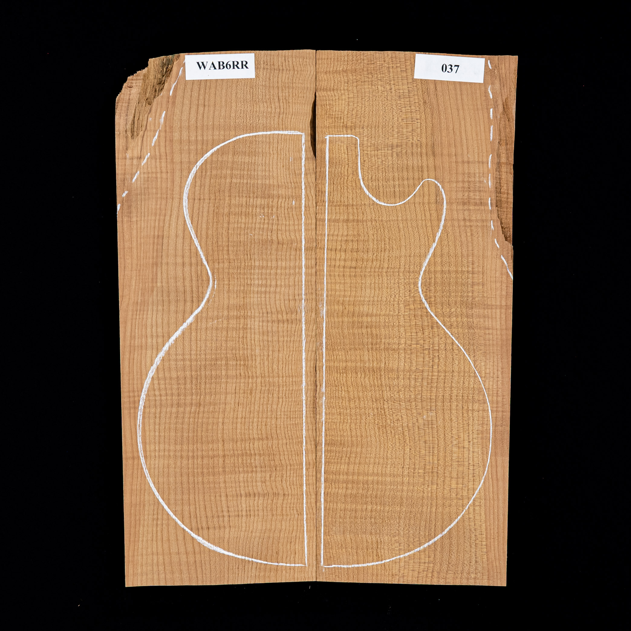 Tapa laminada de arce de hoja grande con flameado intenso, torrefactada – 037 Tapa laminada de arce de hoja grande con flameado intenso, torrefactada – 037