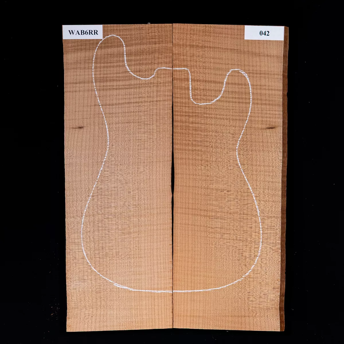 Tapa laminada de arce de hoja grande con flameado intenso, torrefactada – 042 Tapa laminada de arce de hoja grande con flameado intenso, torrefactada – 042