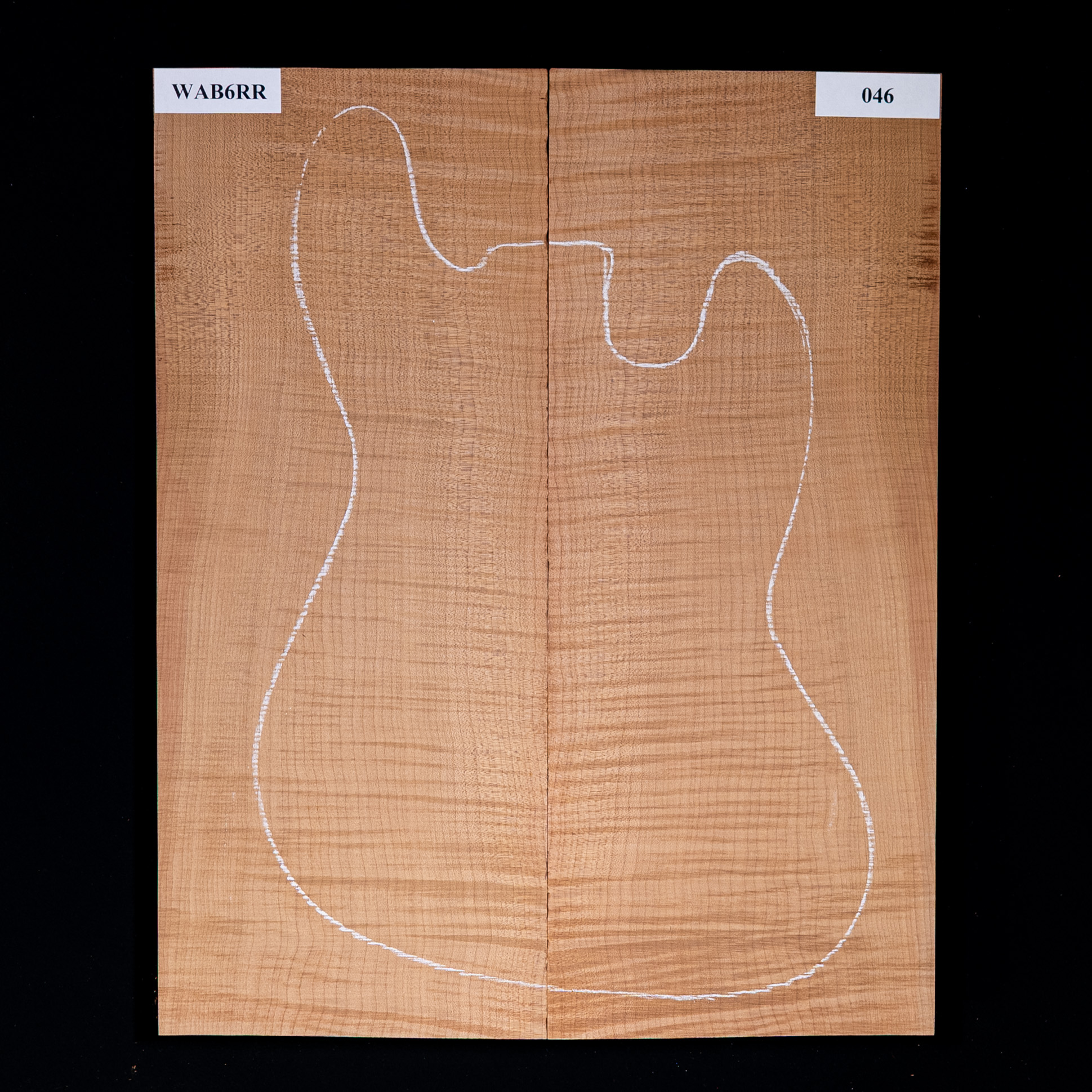 Tapa laminada de arce de hoja grande con flameado intenso, torrefactada – 046 Tapa laminada de arce de hoja grande con flameado intenso, torrefactada – 046