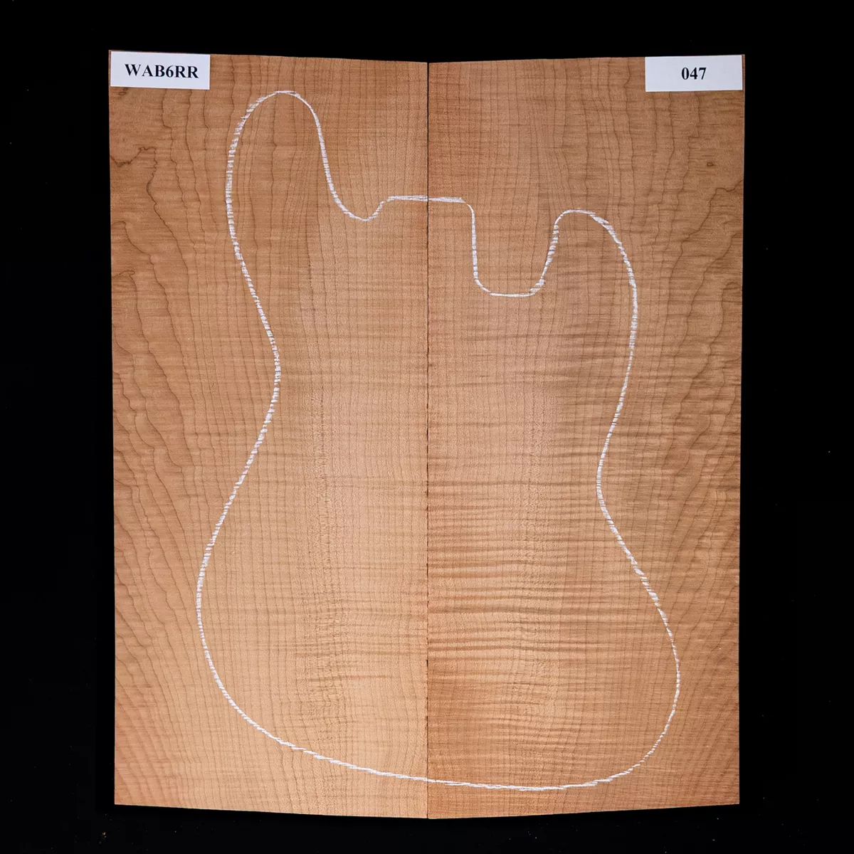 Tapa laminada de arce de hoja grande con flameado intenso, torrefactada – 047 Tapa laminada de arce de hoja grande con flameado intenso, torrefactada – 047