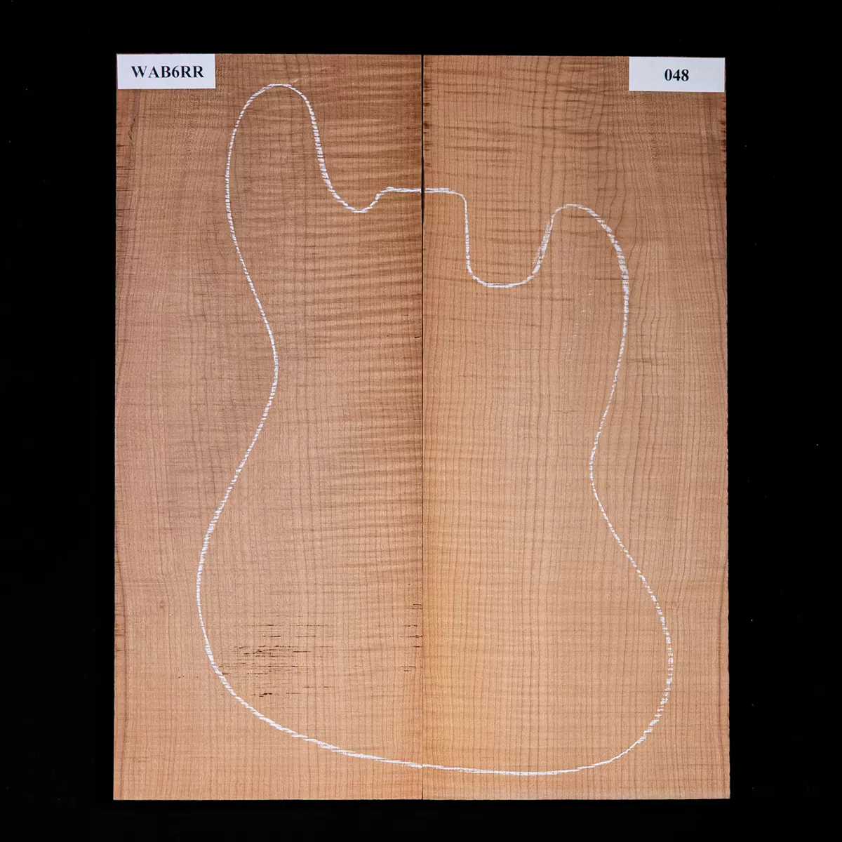 Tapa laminada de arce de hoja grande con flameado intenso, torrefactada – 048 Tapa laminada de arce de hoja grande con flameado intenso, torrefactada – 048