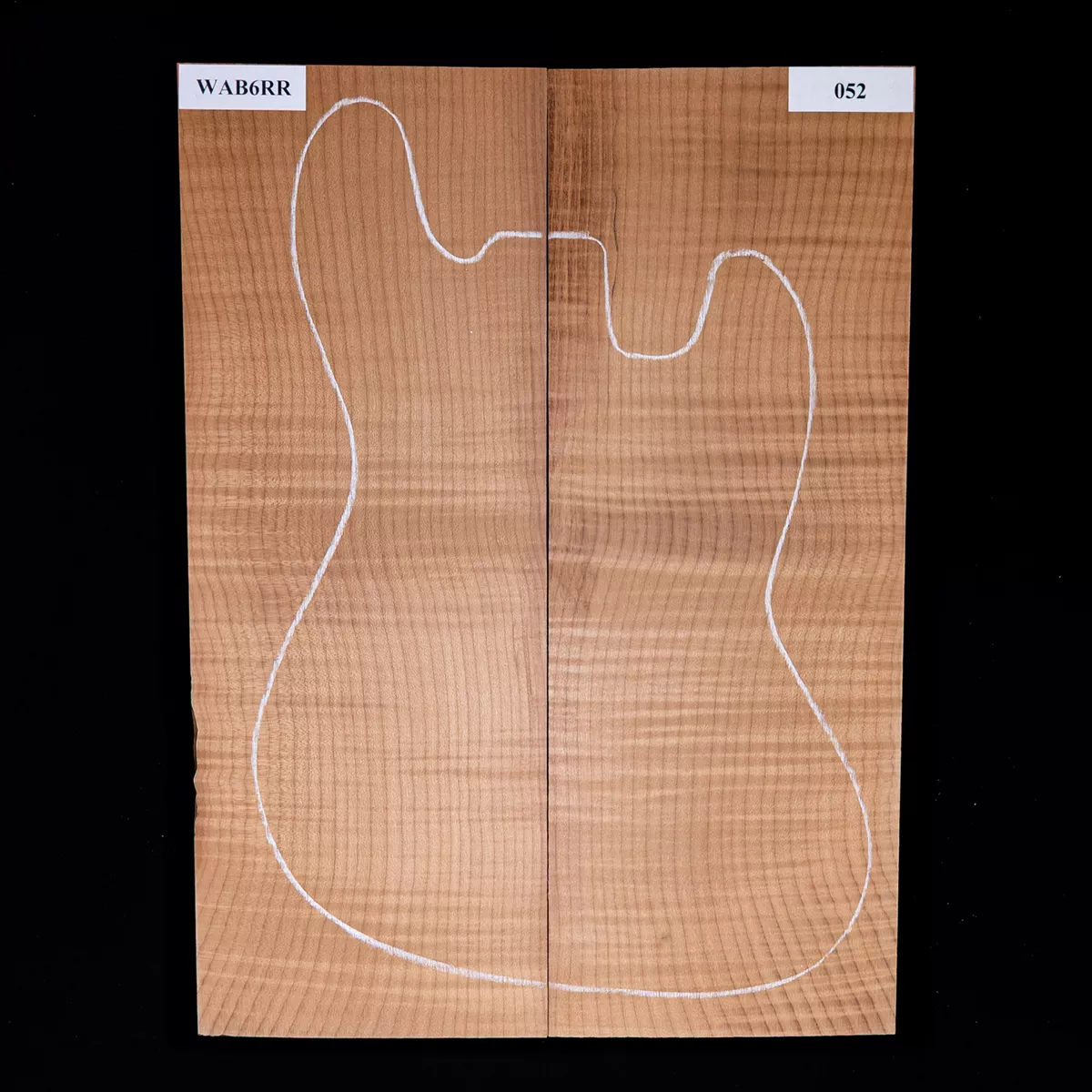 Tapa laminada de arce de hoja grande con flameado intenso, torrefactada – 052 Tapa laminada de arce de hoja grande con flameado intenso, torrefactada – 052