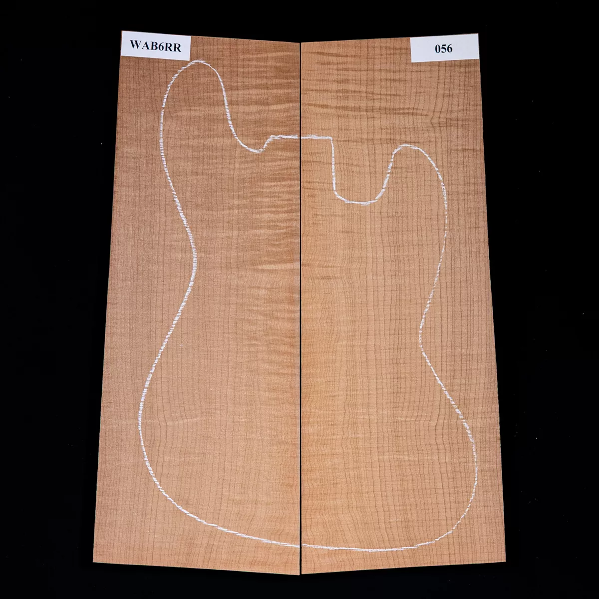 Tapa laminada de arce de hoja grande con flameado intenso, torrefactada – 056 Tapa laminada de arce de hoja grande con flameado intenso, torrefactada – 056