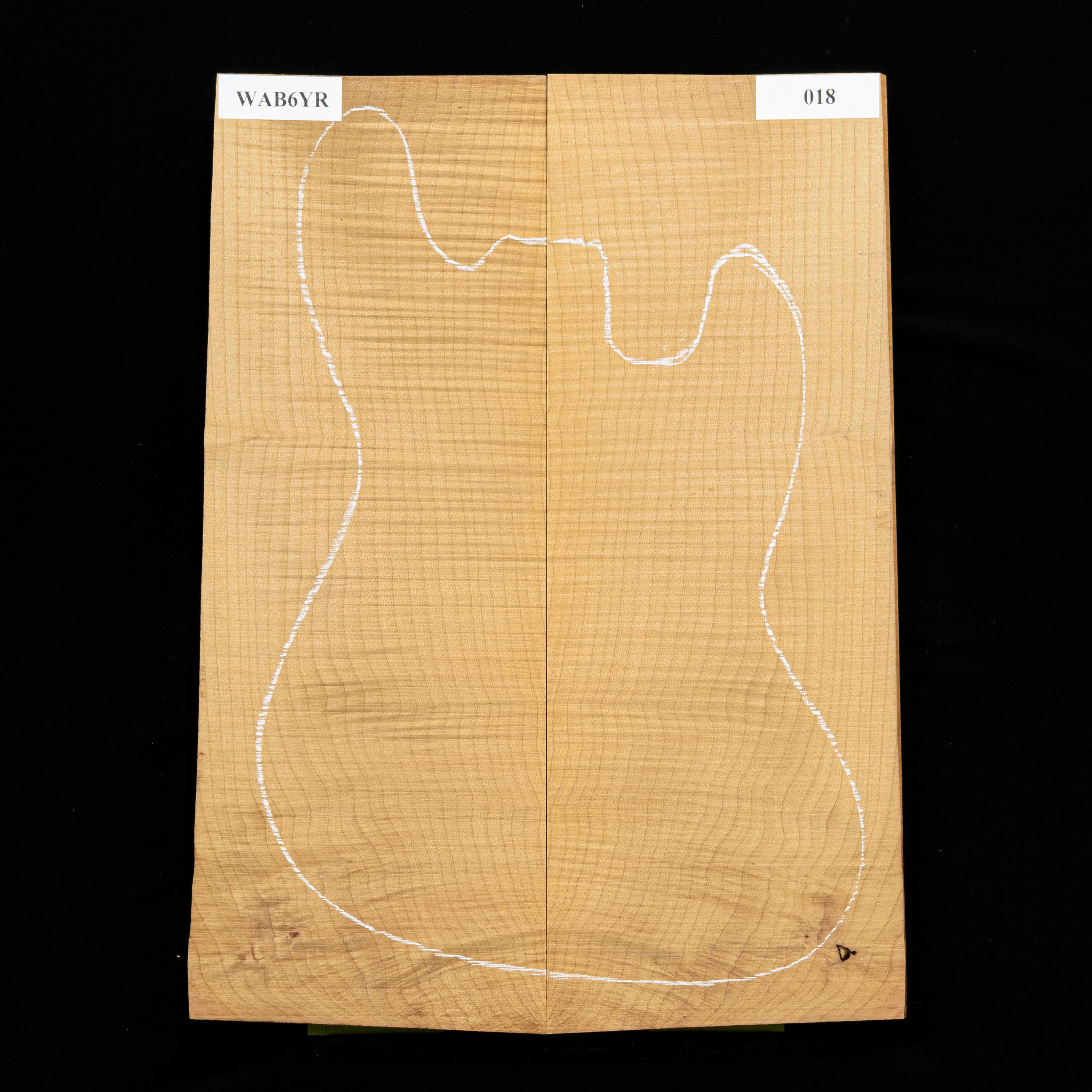 Top tallado en arce torrefactado Bigleaf de llama alta - 018 Top tallado en arce torrefactado Bigleaf de llama alta - 018