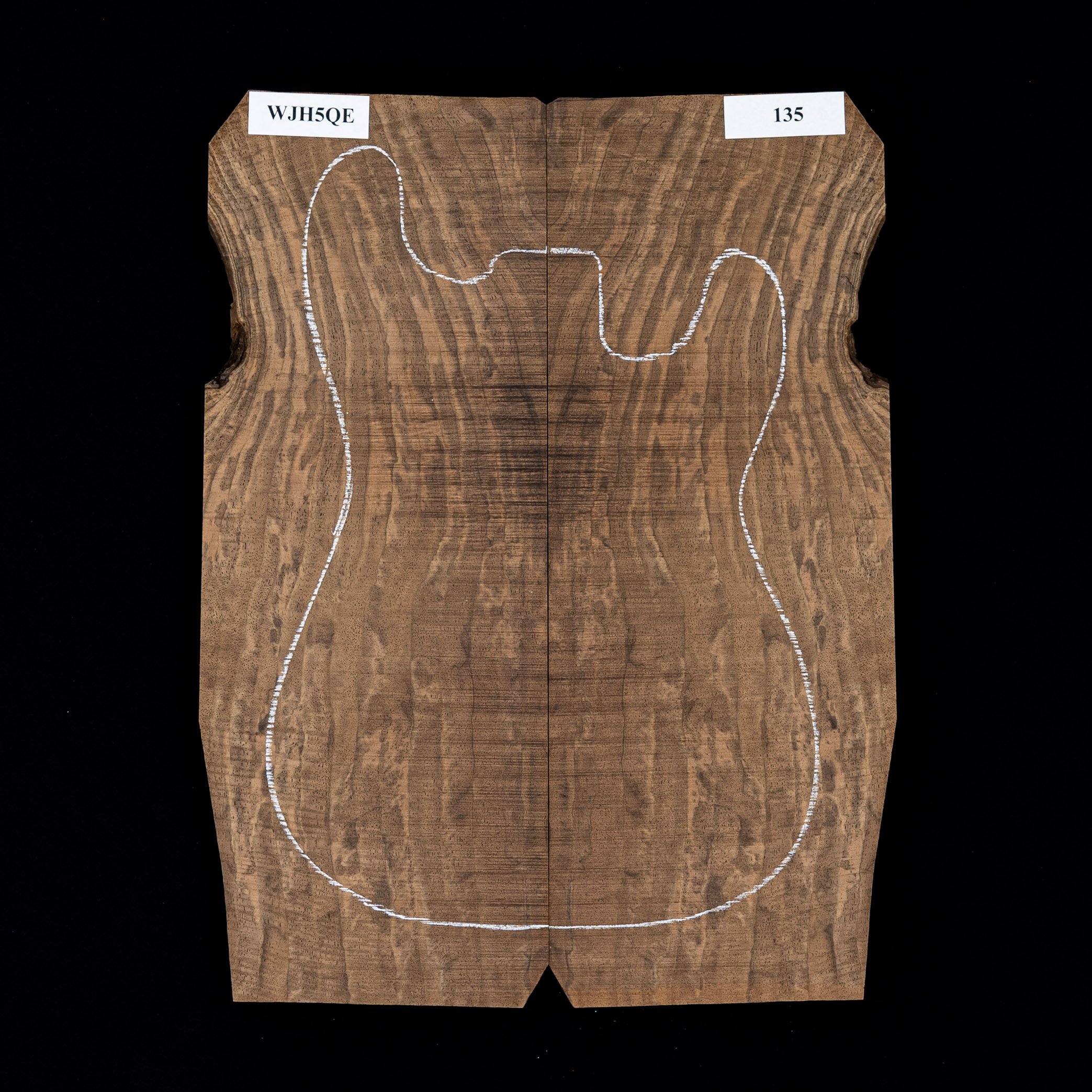 Parte superior laminada de nogal Flame Claro - 135 Parte superior laminada de nogal Flame Claro - 135