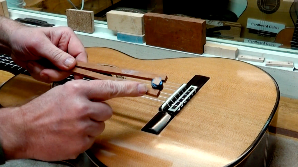 Cómo llegar al interior de la guitarra - Bolsa de correo Luthier Tips du Jour