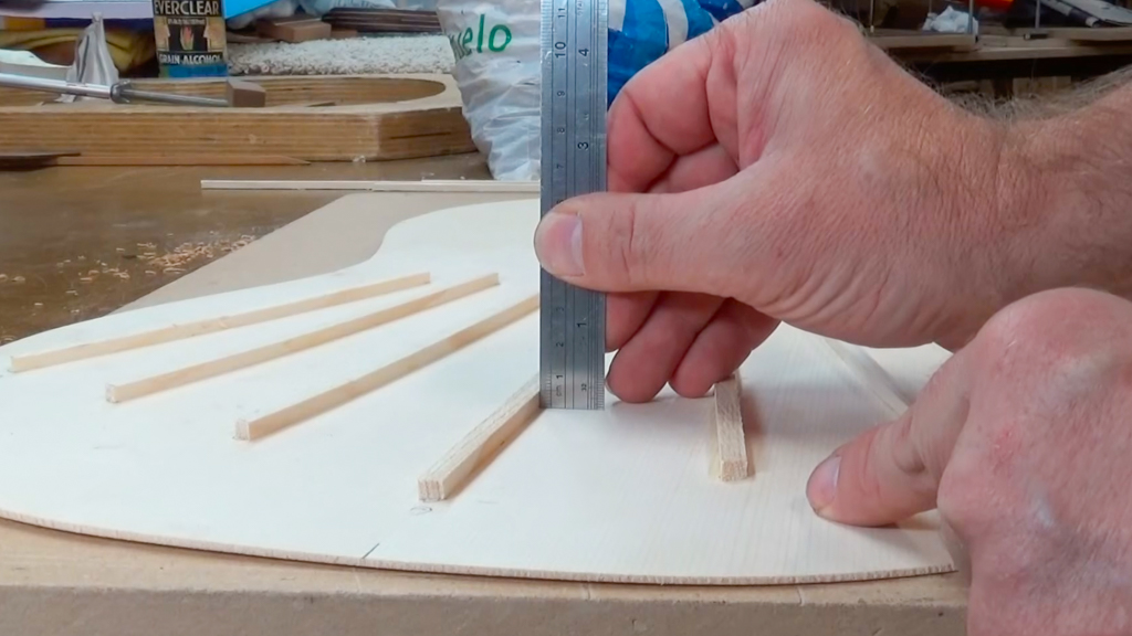 Cómo medir la altura del soporte - Bolsa de correo Luthier Tips du Jour