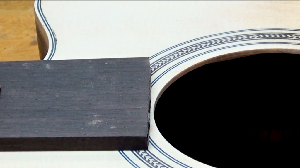 Corte de la tabla de planchar a la longitud - Bolsa de correo Luthier Tips du Jour