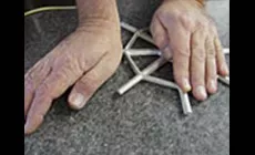 Aplique una presión delicada