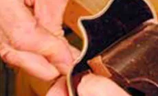 El pegamento se fija rápidamente