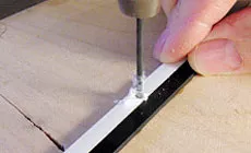 Foto: marcando las posiciones de los orificios