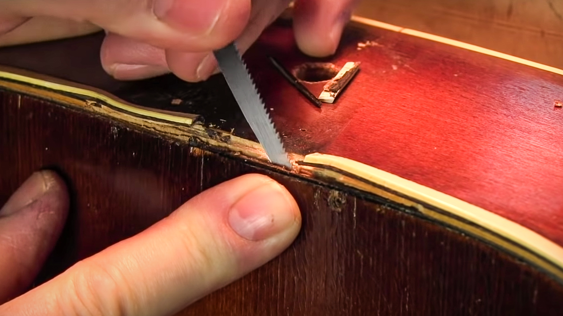 Cómo hacer una cuchilla/sierra de pegamento