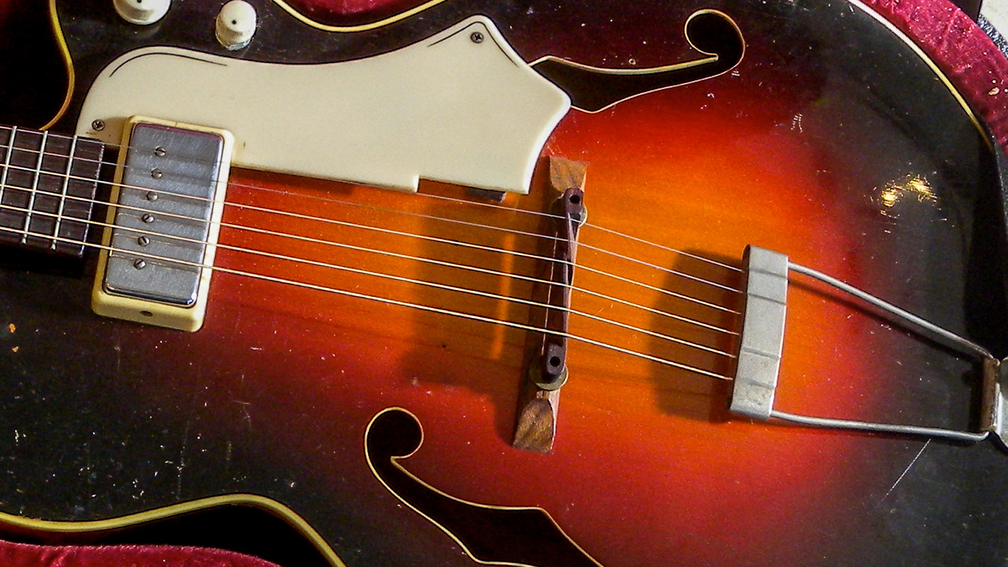 ¡Cruzamiento del puente! ¡Esculpir un puente de guitarra en archtop con prisa!