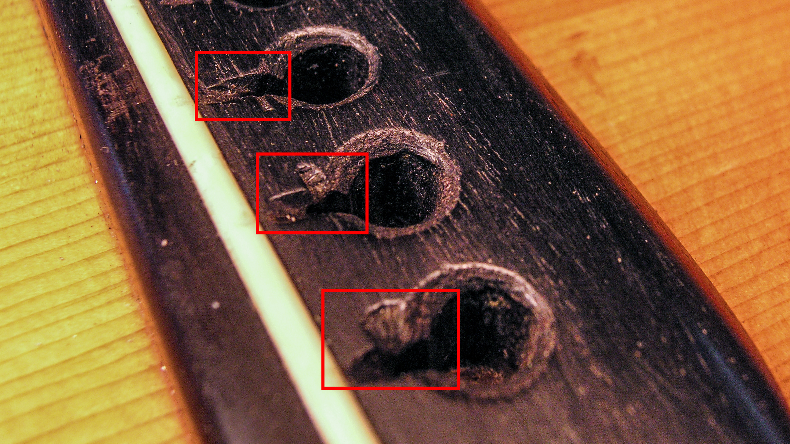 Arreglo de un puente 1937 Martin. ¡El primer paso es arreglar un sándwich!