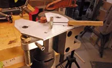 Moler el tornillo del silleta 