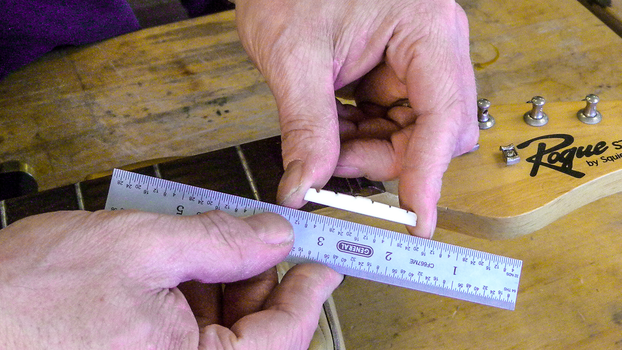 ¿Esta tuerca ósea encaja en mi guitarra?