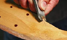 Dar forma a las curvas con el formón