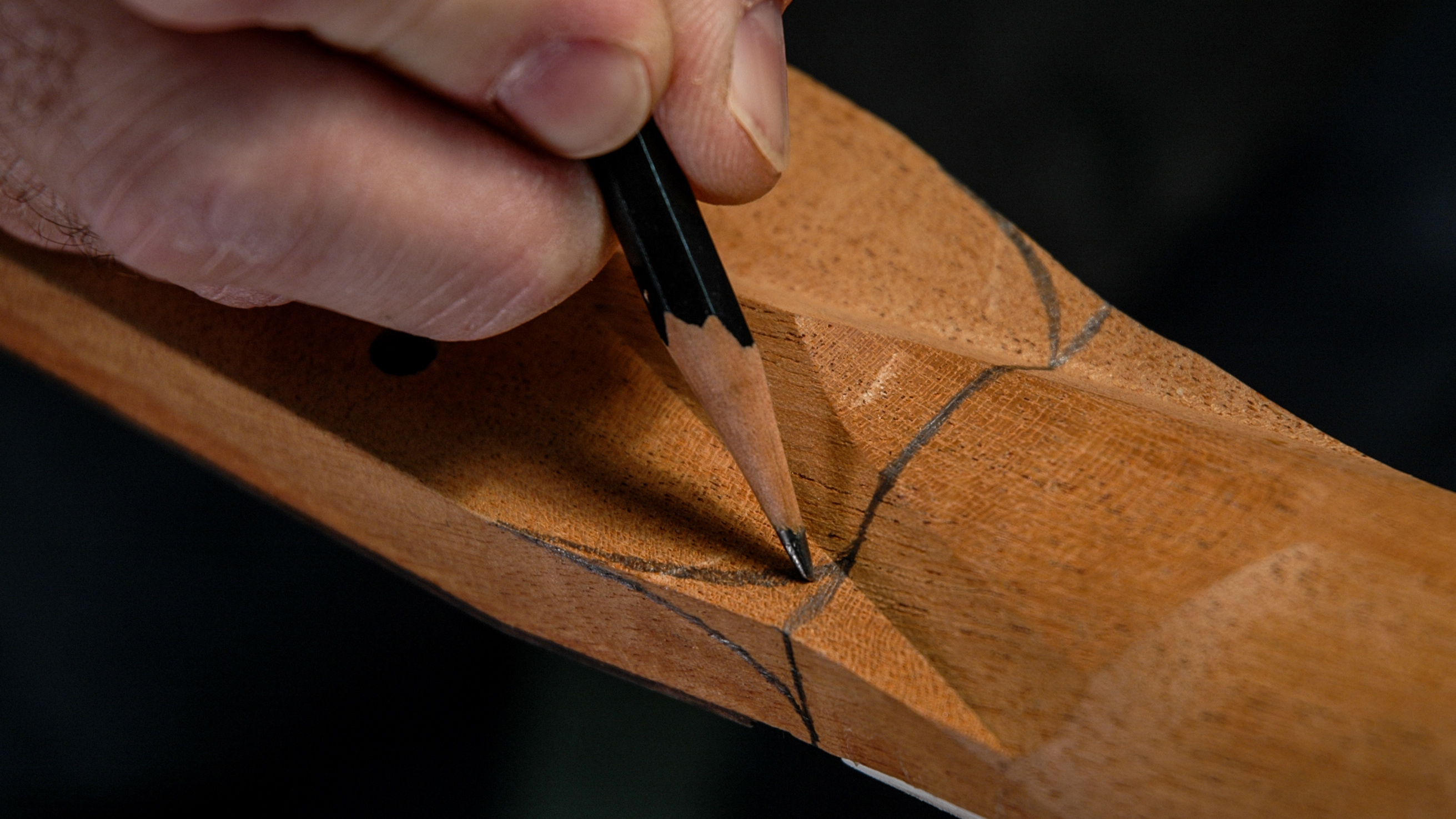 Forma final de un mástil de guitarra estilo D-18 o D-28