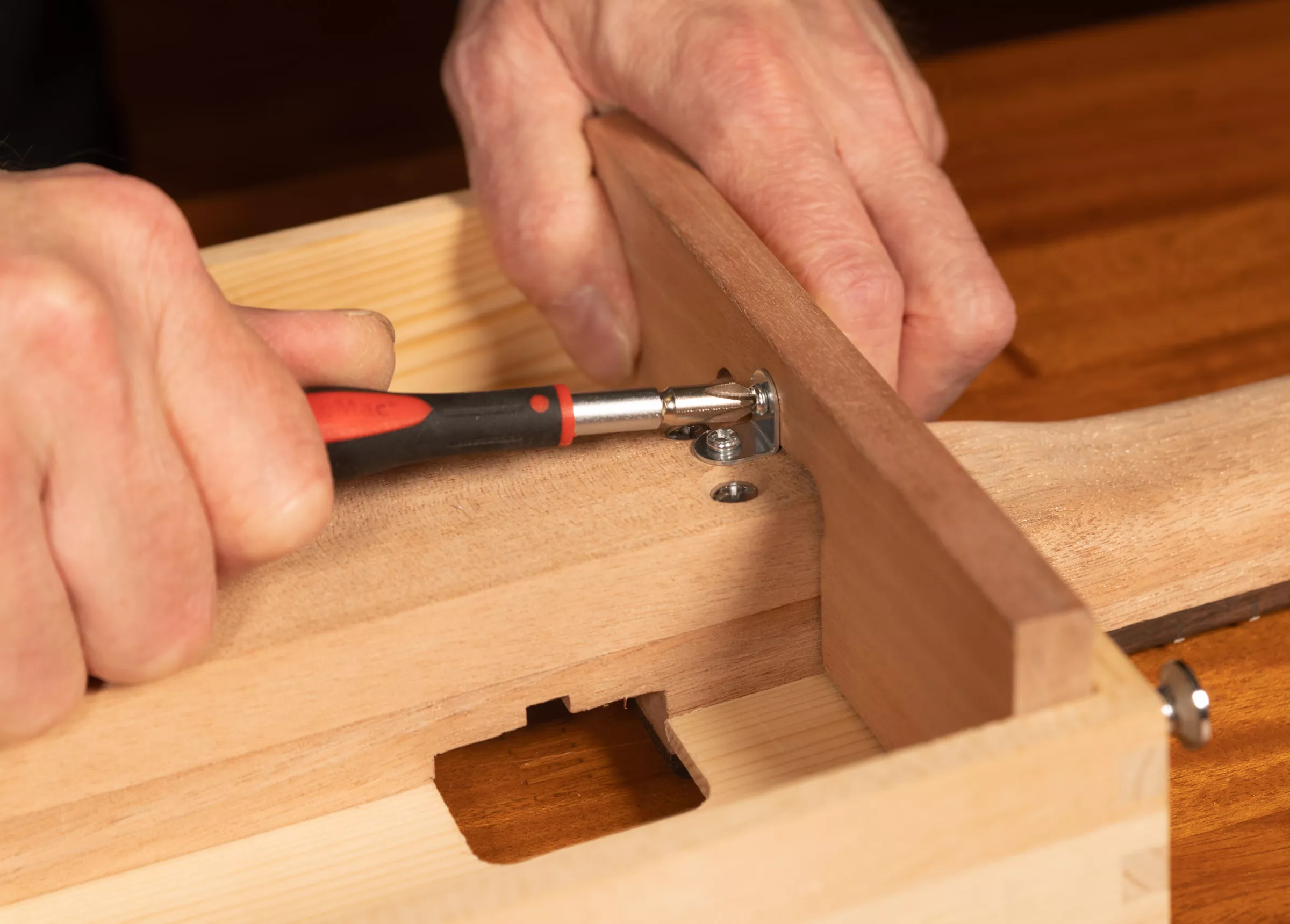 pho019 instalar soporte L.jpg