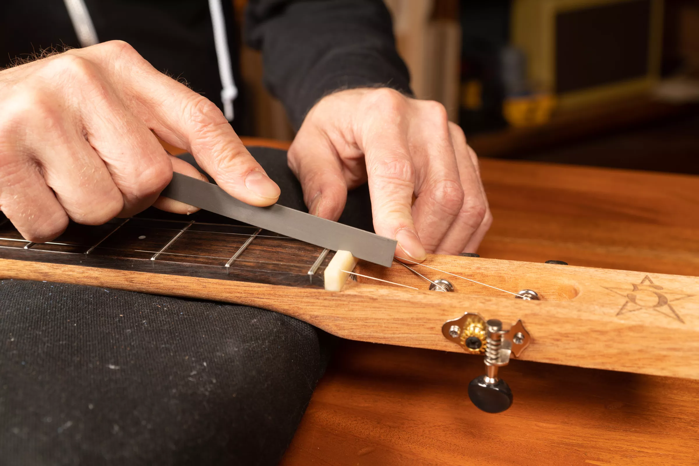 pho046 ajuste la tuerca.jpg