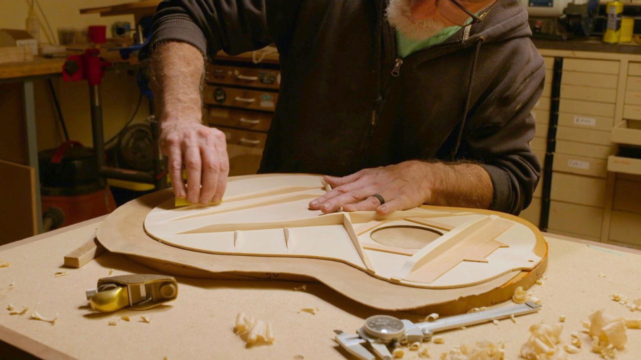 Fabricación de una guitarra acústica con Michael Bashkin