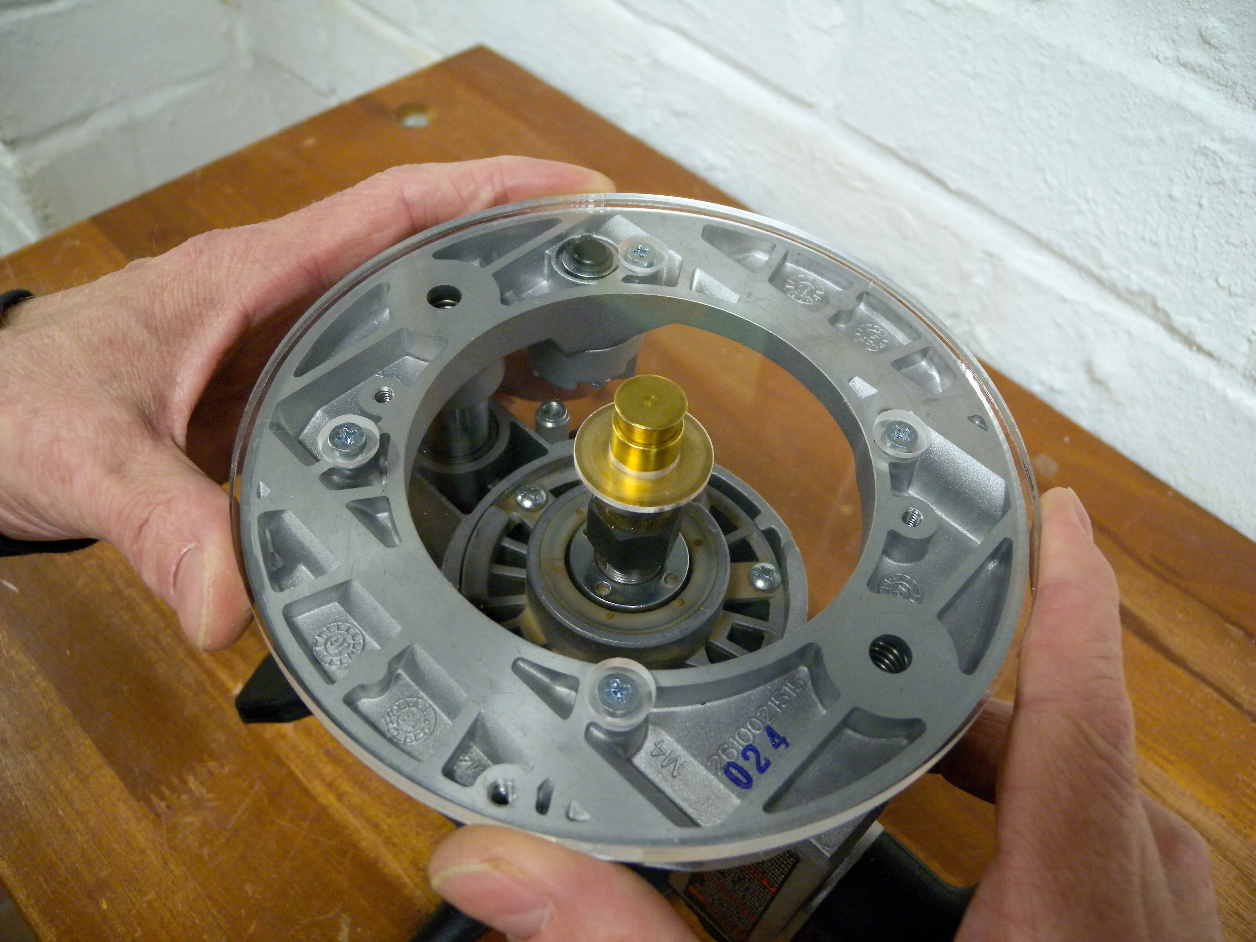 pho010 placa base instalada con cono de centrado